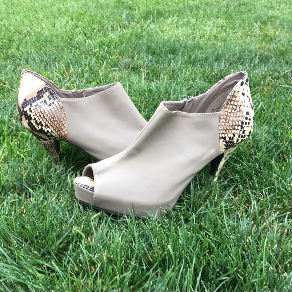 NEW Dollhouse Peep Toe Snake Print Booties